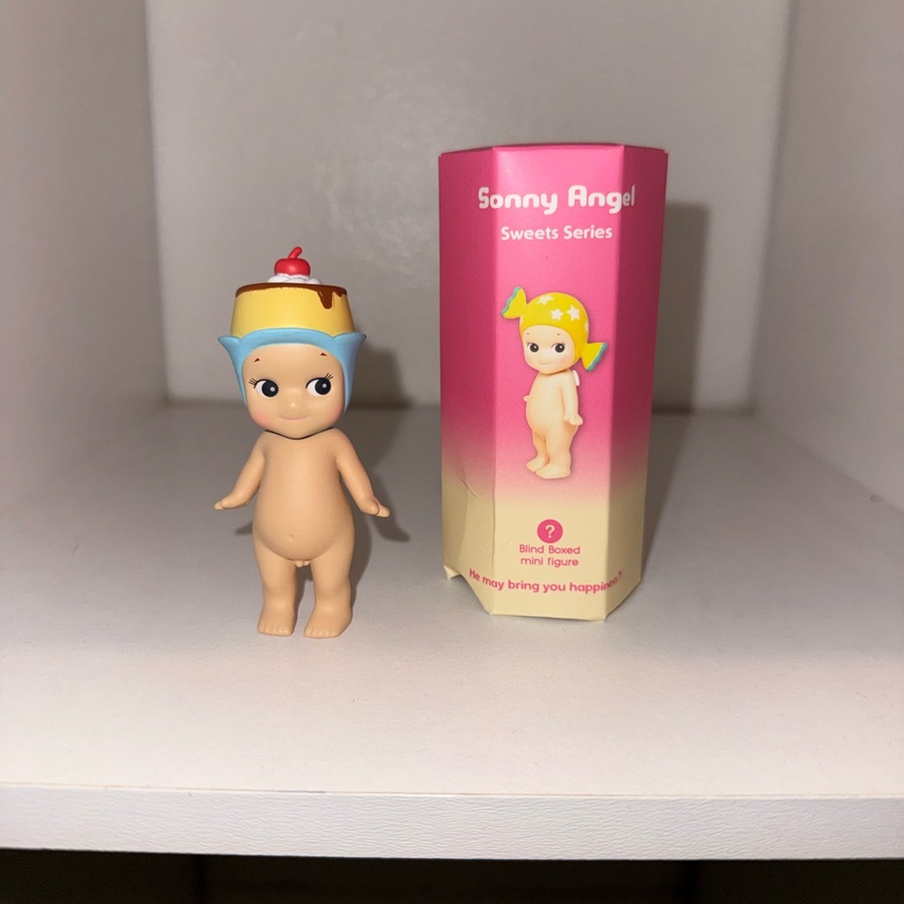 AUTHENTIC Flan Sonny Angel